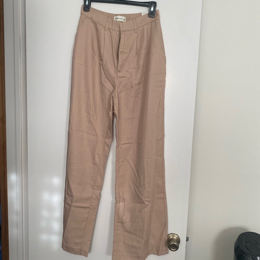 Abercrombie Tailored Wide Leg Pants in Khaki